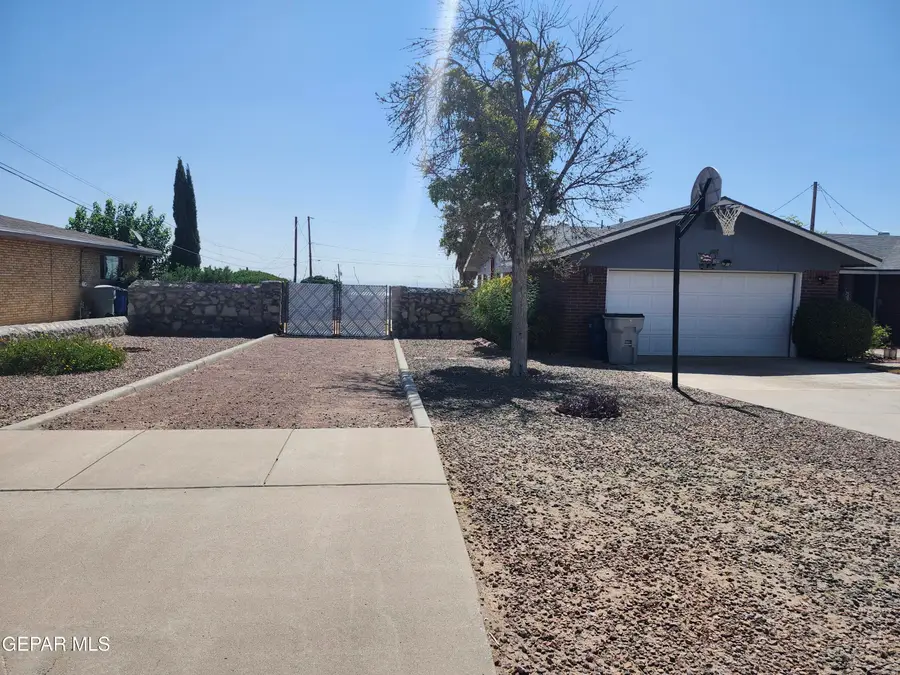 8608 Leo Street, El Paso, TX 79904 - #2