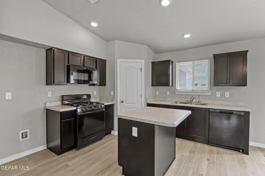 14220 Star Cactus Avenue, Horizon City, TX 79928 - #3