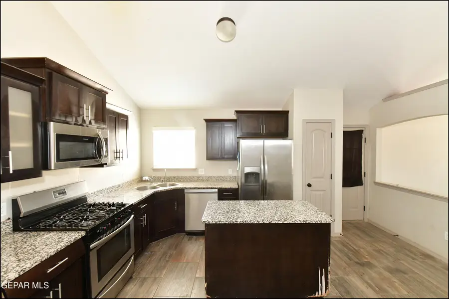 11636 Flor Achillea, Socorro, TX 79927 - #3