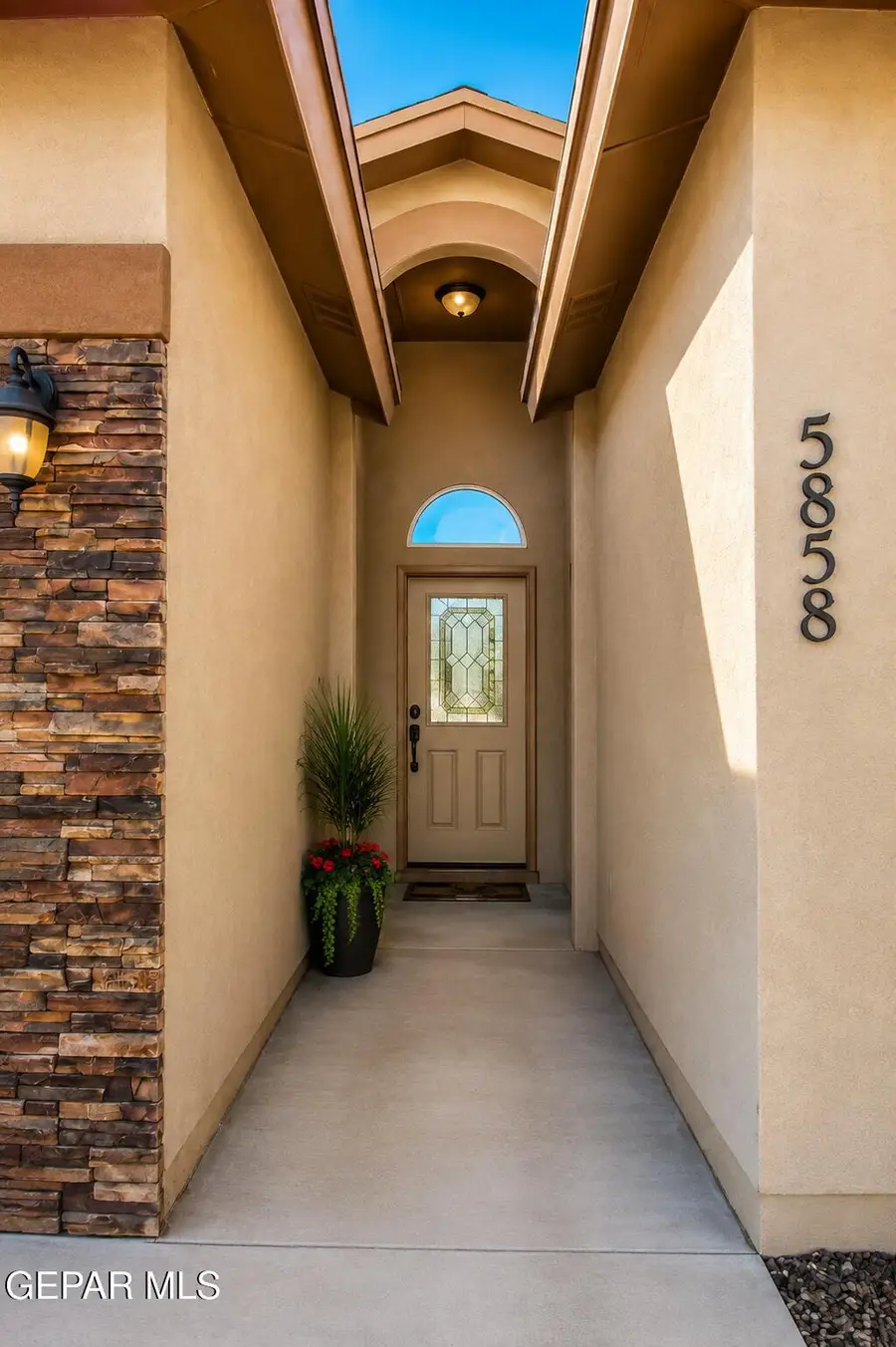 5858 Laurensito Street, Sunland Park, NM 88008 - #2