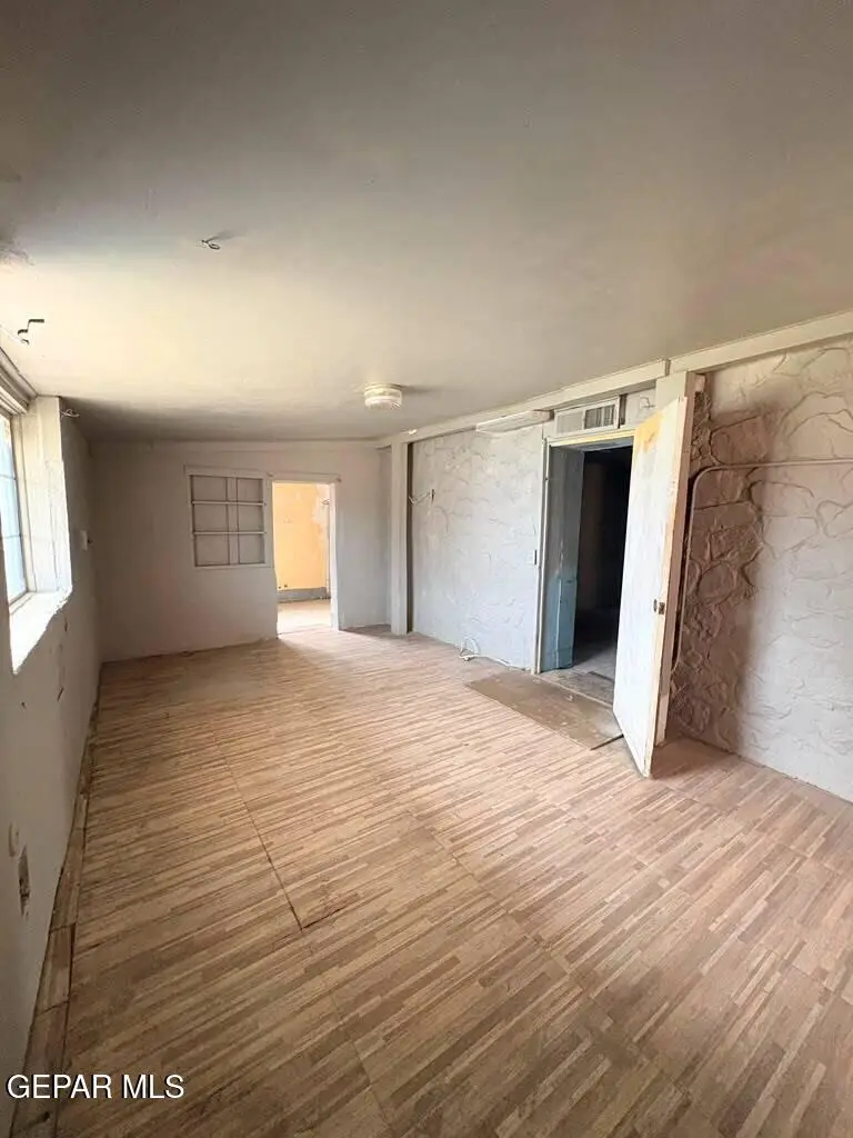 5304 Rosa Avenue, El Paso, TX 79905 - #3