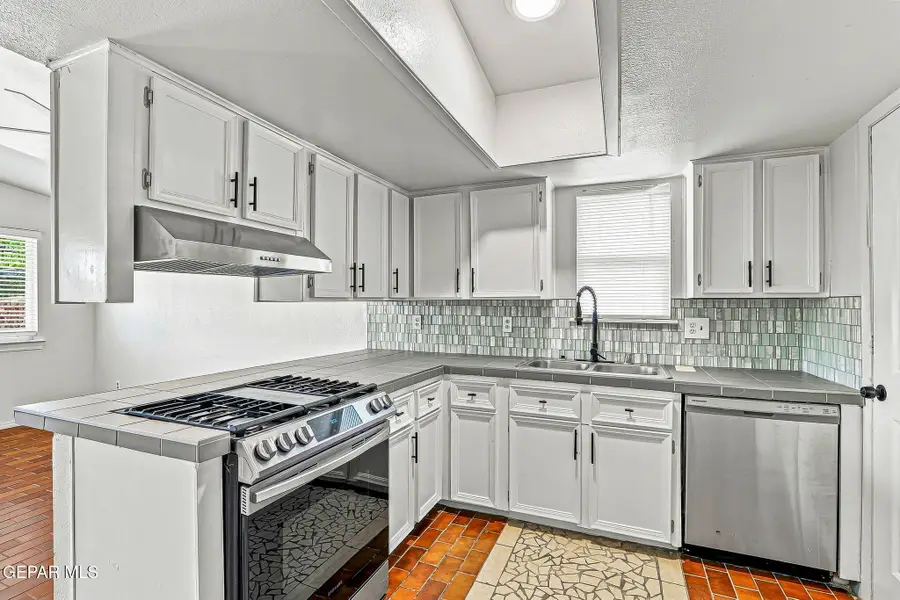 904 La Barca Drive, El Paso, TX 79907 - #2