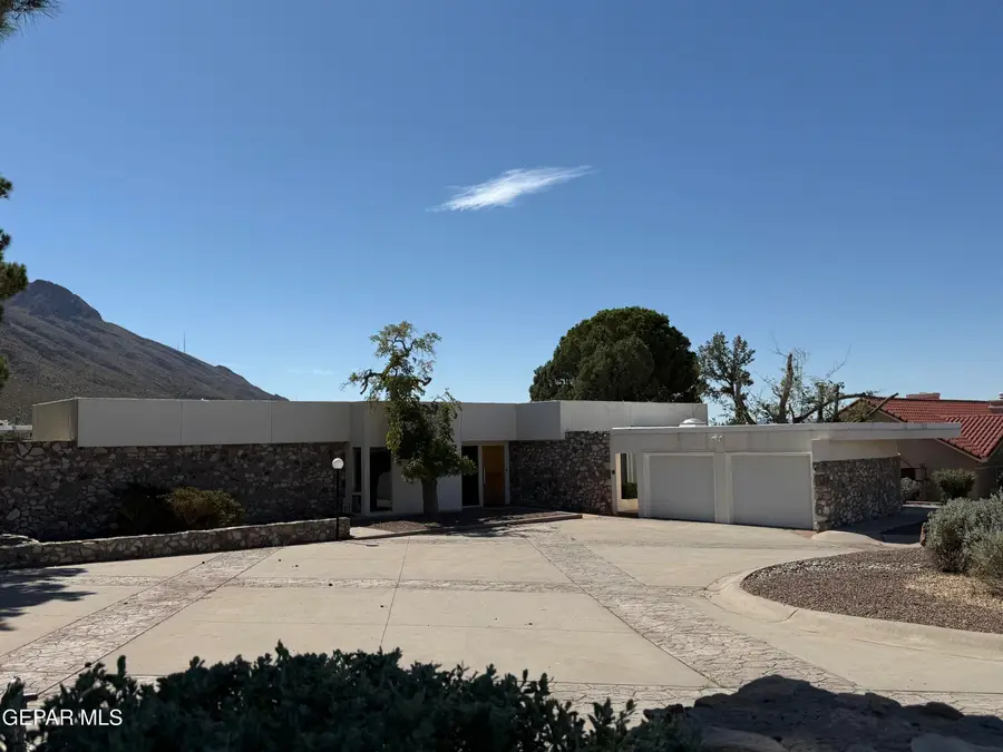 912 Thunderbird Drive, El Paso, TX 79912 - #3