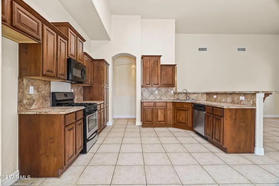 5544 Gustavo Madrid Lane, El Paso, TX 79934 - #2