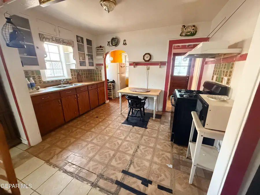 1128 E California Avenue, El Paso, TX 79902 - #2