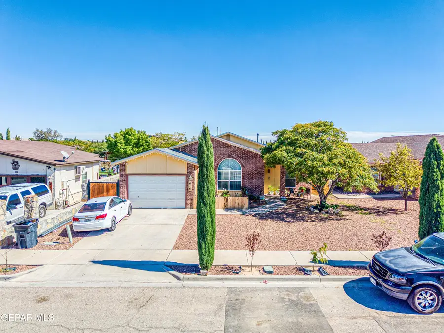 616 Desierto Bonito Street, Horizon City, TX 79928 - #2