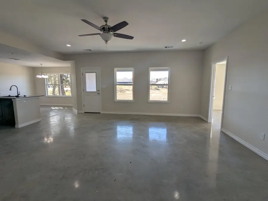 1023 Fieldstone Dr, Lampasas, TX 76550 - #2