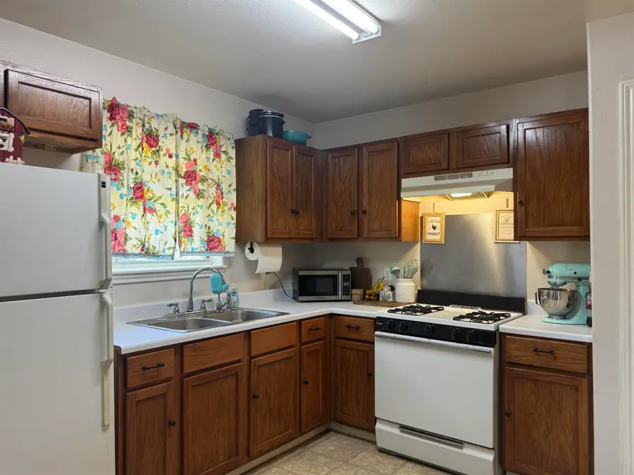 200 N 7th Street, Lometa, TX 76853 - #2