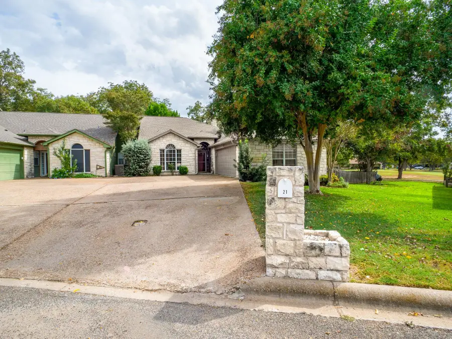 21 Augusta Drive, Meadowlakes, TX 78654 - Image #2