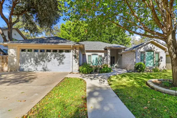 324 Meadowlakes Dr, Meadowlakes, TX 78654