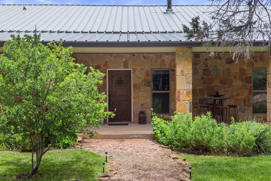 201 N Oak Vista Drive, Burnet, TX 78611 - Image #2