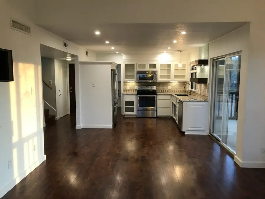 110 Prairie, Horseshoe Bay, TX 78657-6149 - #3