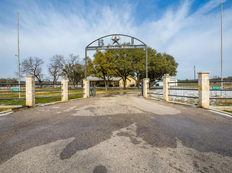 550 Timber Ridge Rd, Marble Falls, TX 78654 - Image #2