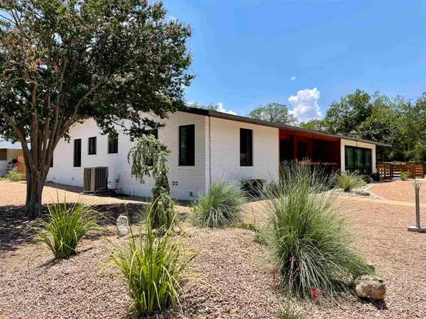 206 E Wallace Street, Llano, TX 78643