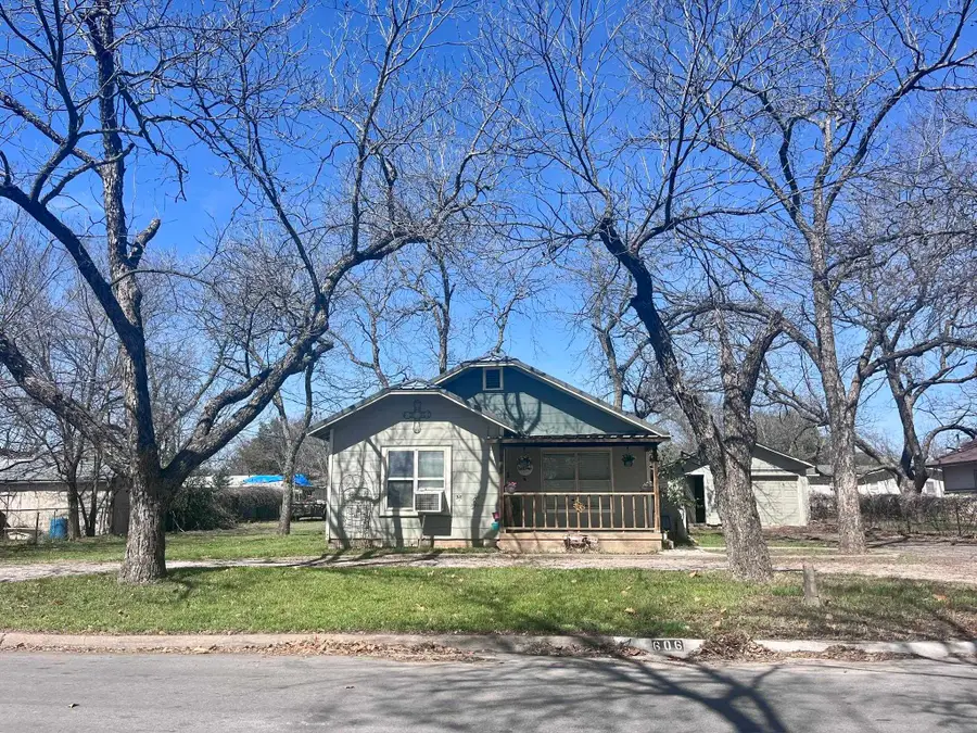 606 E Jackson Street, Burnet, TX 78611-3228 - #2