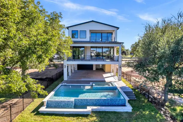 525 Lake Street Street, Kingsland, TX 78639