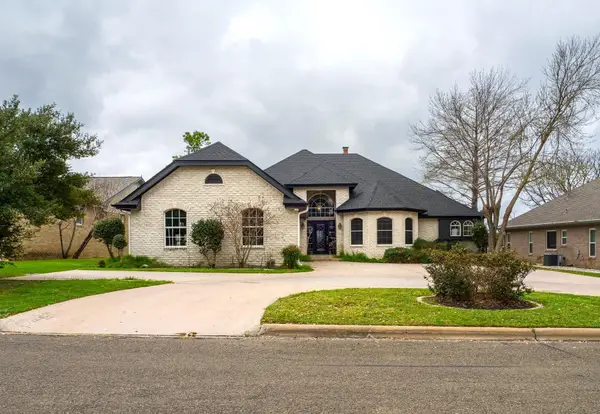 415 St Andrews Street, Meadowlakes, TX 78654