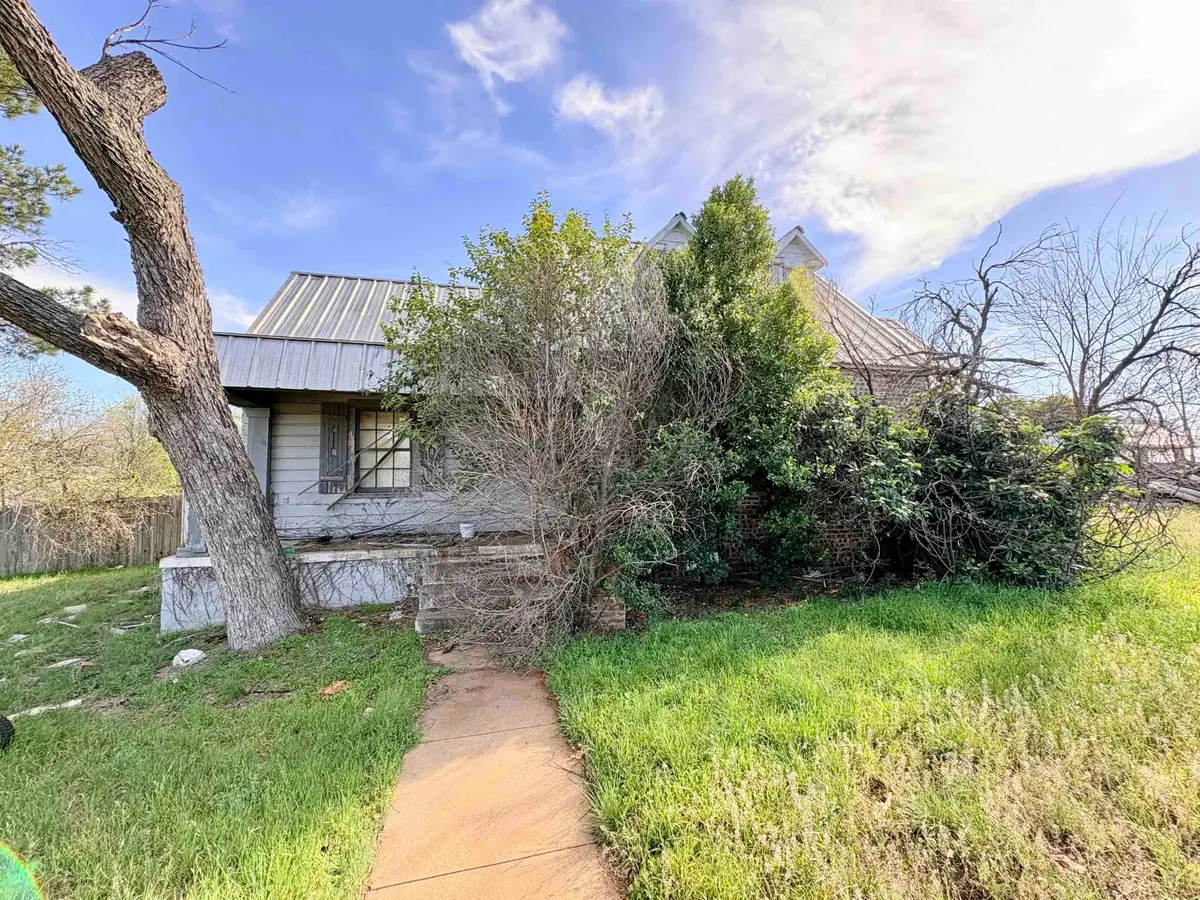 408 W Main Street, Llano, TX 78643 - #1