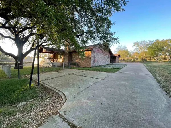 4317 River Oaks Drive, Kingsland, TX 78639