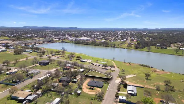 408 W Tarrant St, Llano, TX 78643