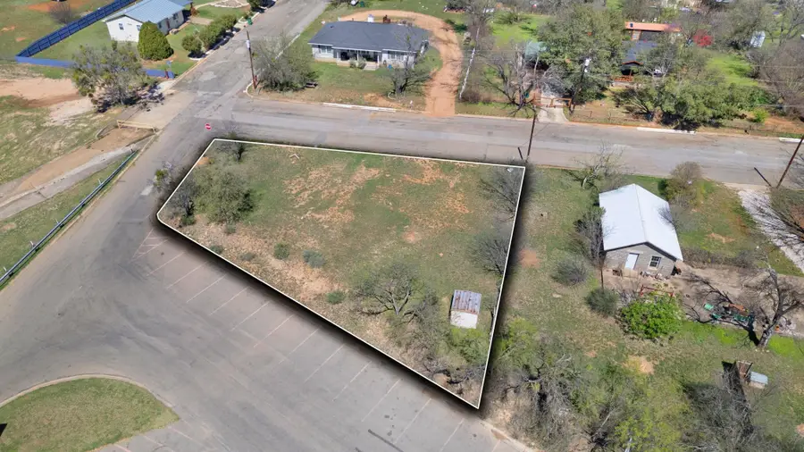 408 W Tarrant St, Llano, TX 78643 - #2