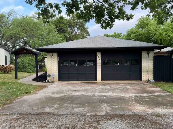 104 Bluebird Lane, Highland Haven, TX 78654