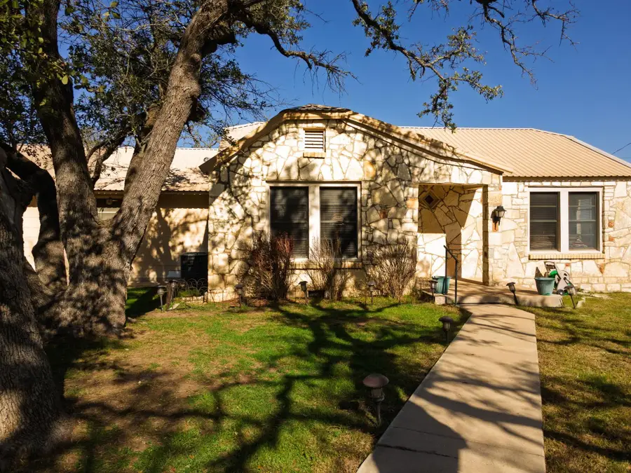1003 N.ridge St., Lampasas, TX 76550 - #2
