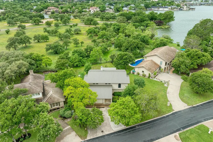 320 Lucy Ln, Horseshoe Bay, TX 78657 - #2