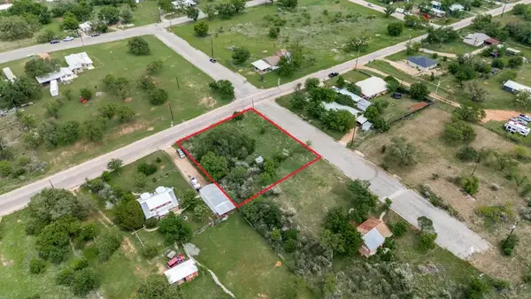 501 Vernon Avenue, Llano, TX 78643