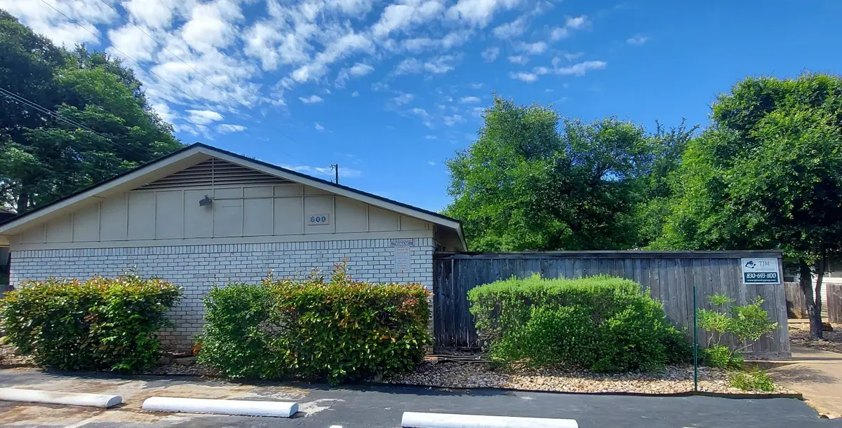 602 Third St, Marble Falls, TX 78654 - #1