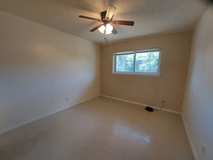 602 Third St, Marble Falls, TX 78654 - #2