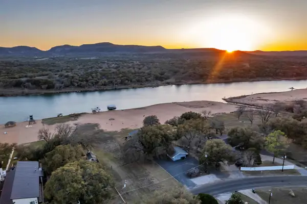 4306 River Oaks Dr Drive, Kingsland, TX 78639