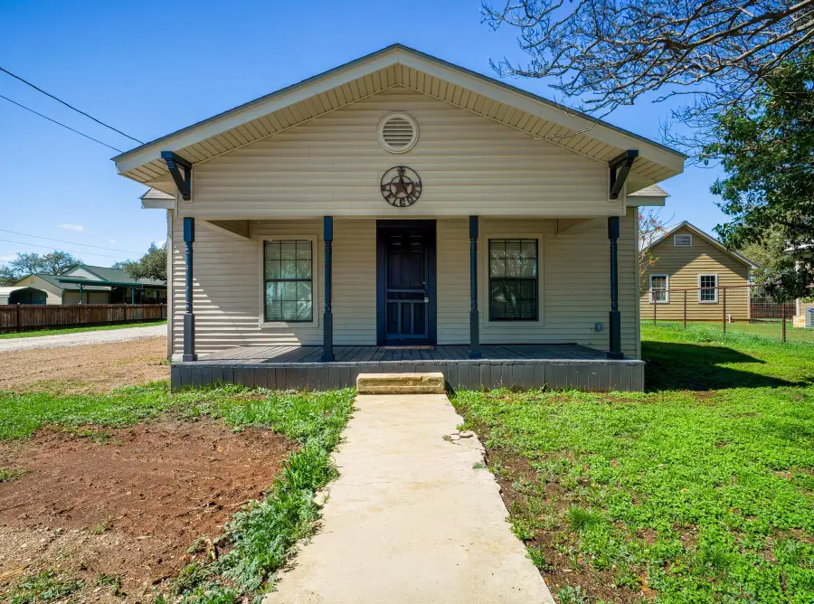 103 N Avenue Q, Johnson City, TX 78636 - #2
