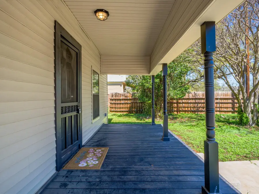 103 N Avenue Q, Johnson City, TX 78636 - #3