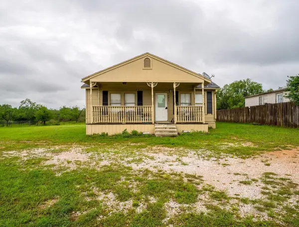 3851 Hermosa Dr, Kingsland, TX 78639