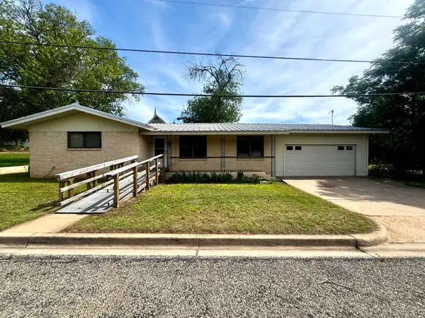 102 E Wallace Street, Llano, TX 78643