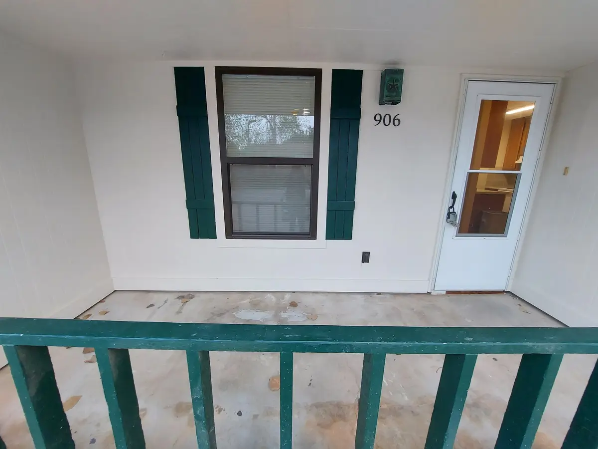 906 Lewis, Burnet, TX 78611 - #1