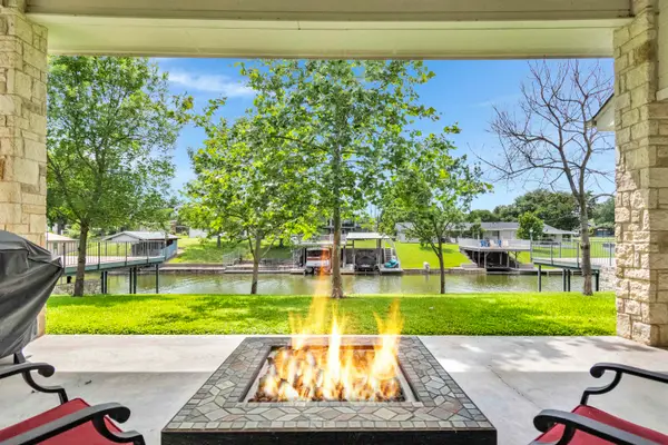 307 E Pheasant Drive, Highland Haven, TX 78654