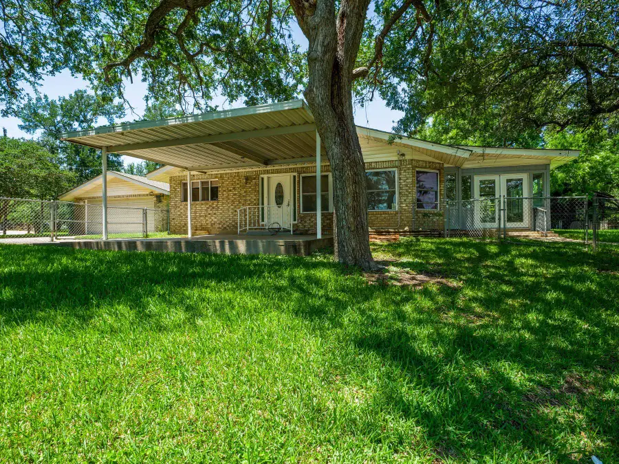 501 Oleander Dr, Marble Falls, TX 78654 - #2