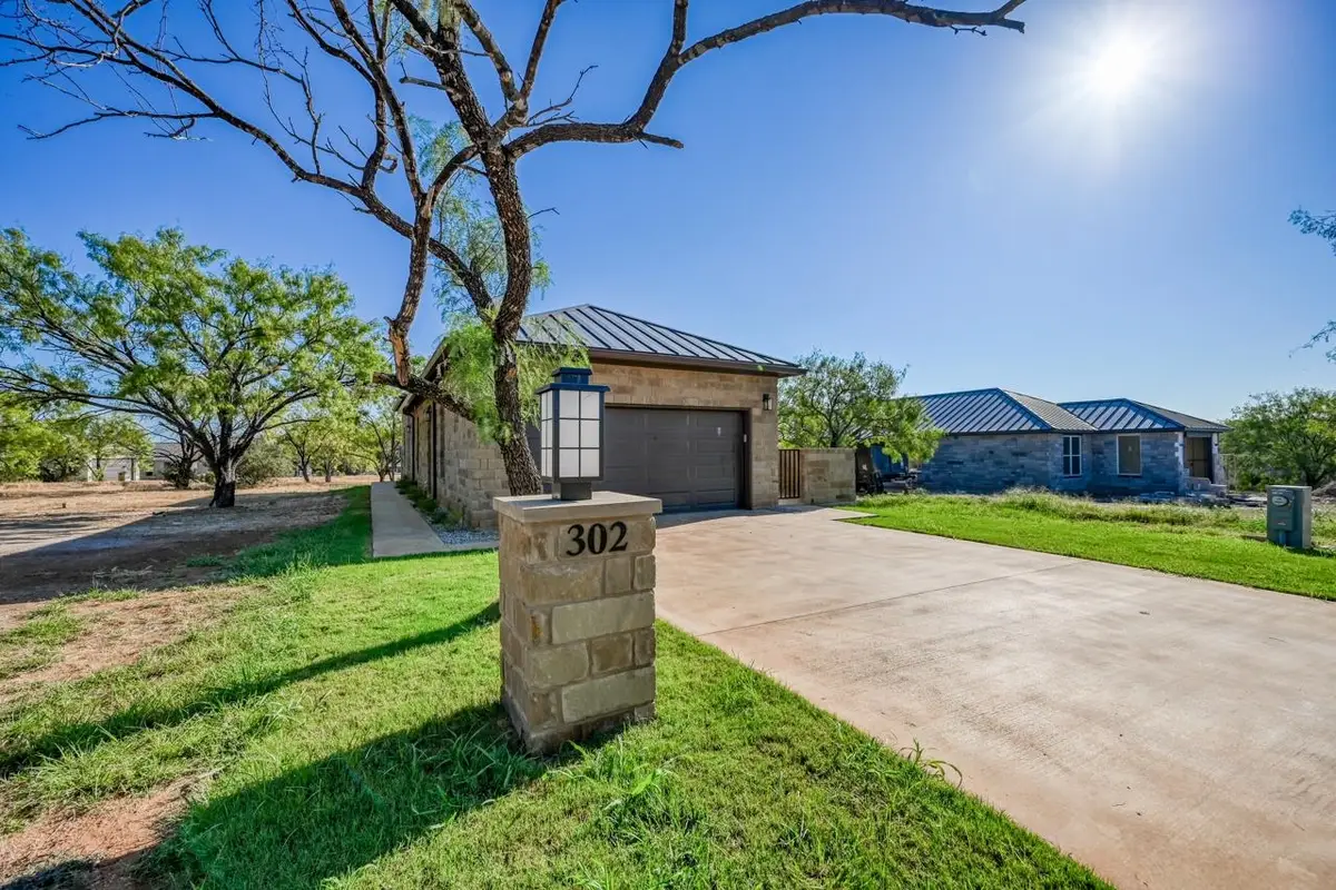 302 Parallel Circle, Horseshoe Bay, TX 78657-0000 - #1