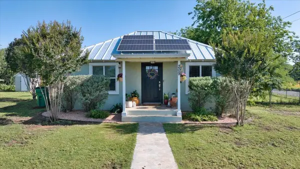 209 E Houston Street, Llano, TX 78643-0000