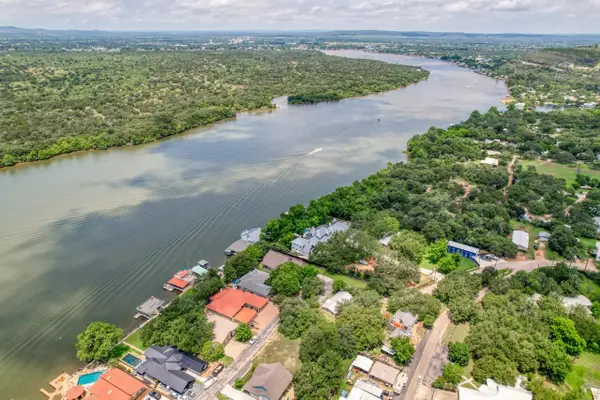 121 Hidden Oaks Drive, Kingsland, TX 78639