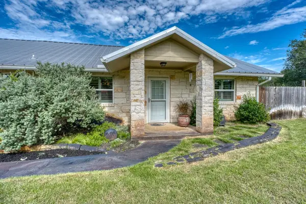 215 Mcgee Trail, Kingsland, TX 78639