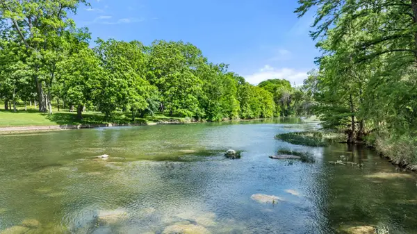 1242 Ervendberg Avenue, New Braunfels, TX 78130