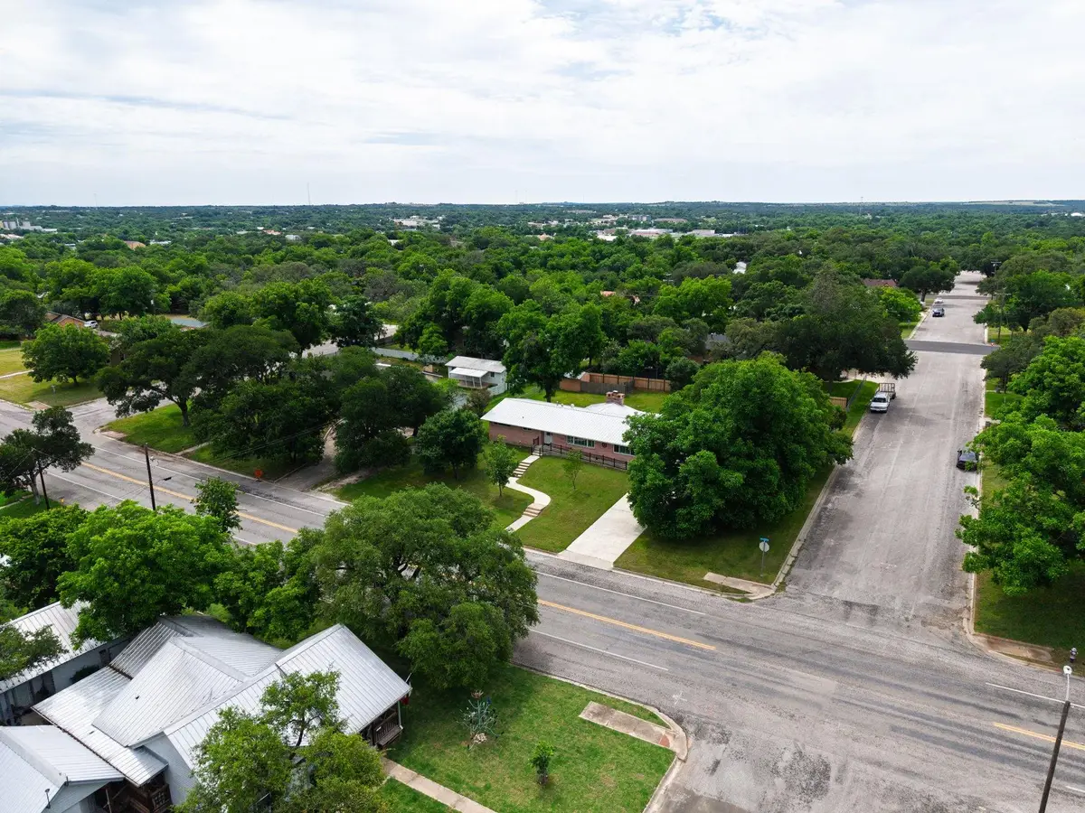 708 W North Ave, Lampasas, TX 76550 - #1
