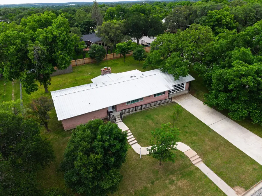 708 W North Ave, Lampasas, TX 76550 - #3