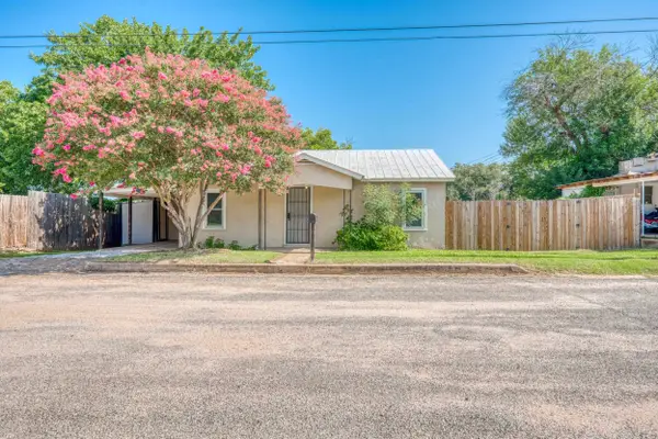 103 E Lampasas Street, Llano, TX 78643
