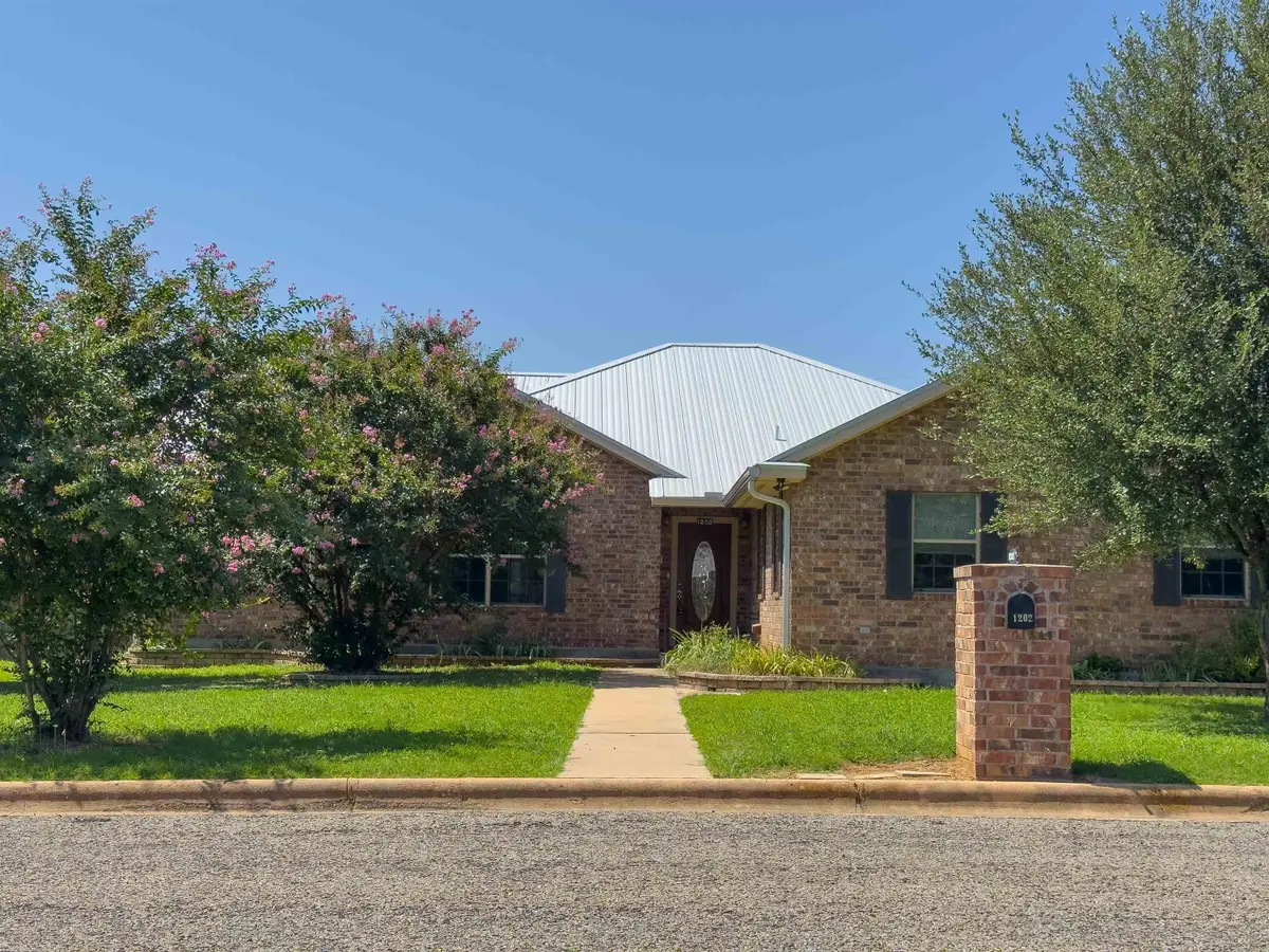 1202 E Wallace Street, Llano, TX 78643 - #1