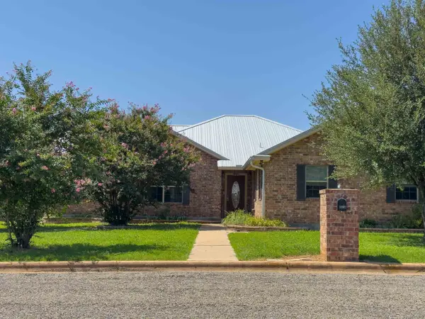 1202 E Wallace Street, Llano, TX 78643