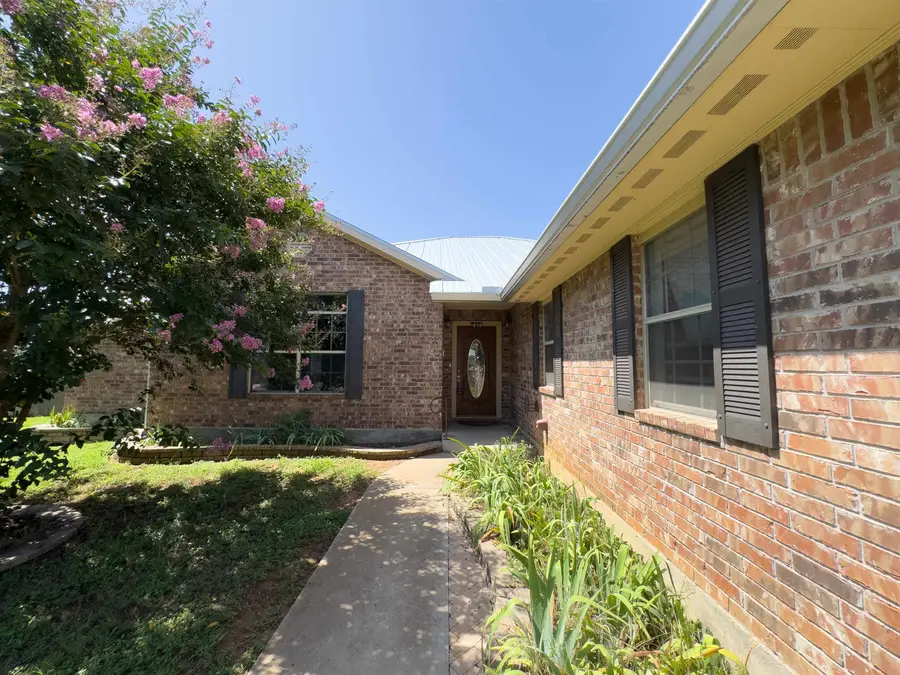 1202 E Wallace Street, Llano, TX 78643 - #2